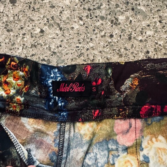 Motel Rocks Women’s Size Small -Floral Dress Shorts - High-Waisted - Picture 4 of 11